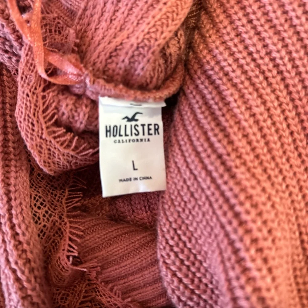 Hollister Coral V-Neck Sweater - Picture 4 of 4